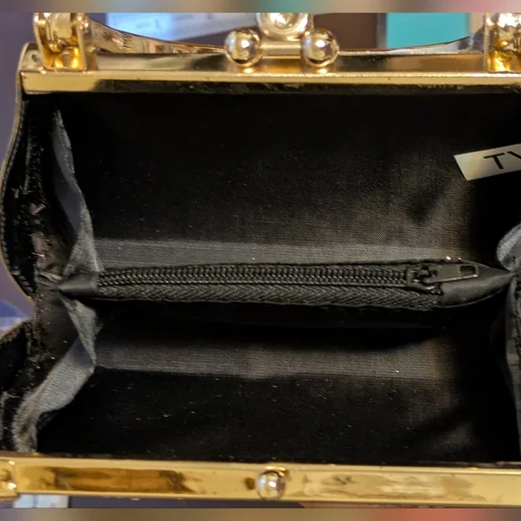 Stunning Silver / Gold Evening Clutch. NWOT - Picture 12 of 12